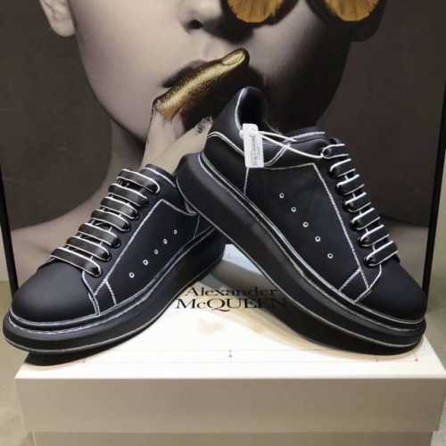 alex*Nder Mc*Ueen麦昆官网最新手工绘画系列小白鞋 这款的特点在于每一只都是手工绘画制作的 想不出任何理由不收它 鞋面采用进口头层丝绸牛皮 柔软细