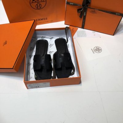 顶级品质 上新hermes 2024爱马仕手掌纹系列。 超级有档次的一款贵妇拖鞋，绝对人手一对。 100%购入正品1：1定制，楦型、原模具、皮料，都专为这款而定