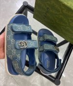 Gucci早春系列新款gg金典鞋 采用印花牛仔双色针织牛仔布面料 全手工工艺 搭配五金gg扣 鞋面魔术粘带设计 平底拖鞋沙滩鞋防滑耐磨防滑原版大底，35-42码
