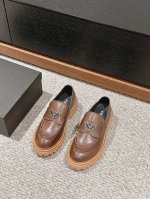 顶级品质 Prada Fw24 New Arrival～ P家2024秋冬厚底乐福鞋新品 经典的鞋型，搭配prada 三角标装饰， 简约百搭又不乏辨识度经典耐看