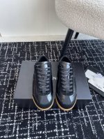 代购级 Chanel 香奈儿最新 24Ss 休闲德训鞋 这双鞋舒服到 大马路逛街暴走一整天都不会累 脚感好炸裂的鞋 好穿又好看 软糯高级 鞋面材质:牛皮 麂皮
