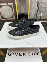 情侣款 Givenchy-纪梵希 男女同款春夏走秀新款tk-Mx的灵感来自于经典的tk-360，网眼合成皮革等轻盈科技材料加上反光材质，拥有大胆外形和独特线条高