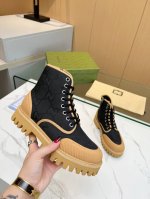 男款+10 Gucci帆布裸靴鞋，一比一复刻。适合秋冬款。打造属于完美的风格炸街款又酷又飒 C位时髦穿搭 带复古加未来感经典鞋 超耐看。 原版倒模楦型，进口高端