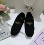 出厂价迪奥 Dior 2024秋冬新款 D-Acts魔术贴厚底休闲女鞋 Cd字母logo五金扣露趾毛毛鞋 明星同款平底圆头沙滩鞋 市场顶级版本材质：鞋面进口皮毛