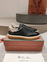 L Ss24 情侣款 德训鞋 Loro Piana经典德军训练鞋，每个品牌融入自己品牌元素，就形成了自己的品牌的德训鞋！ L 这个形体更有板鞋的休闲感，蛮好看