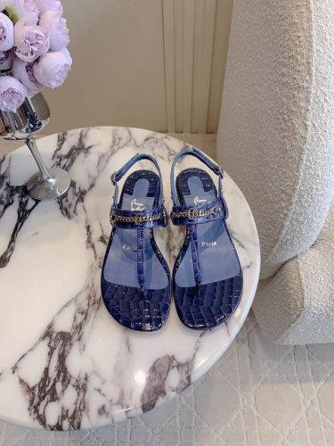 出厂价 Christian Loubouti*新款鳄鱼纹粗跟凉鞋 简约百搭款 好穿不累脚 鞋面牛皮 内里垫脚羊皮 意大利真皮大底 跟高3.5cm 尺码35-39