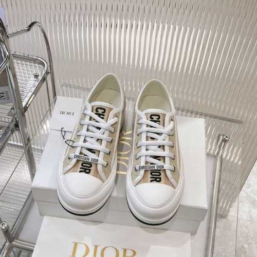 Dior迪奥walk‘N系列 老花 刺绣 厚底帆布鞋 休闲运动鞋！ 原版购入开发 做货 这款 Walk’N‘Dior 厚底运动鞋是一款时尚单品，提升该系列的格调