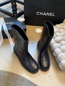 P短靴 长靴 Chanel 24B秋冬新款骑士靴！ 顶级版本！喜欢高货的看过来~ 鞋面内里牛皮，原版真皮大底！ 码数:35-39 其他码数定做