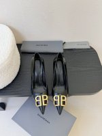 BALENCIA新款高跟鞋超有气质妥妥的自留款 上脚尤为惊艳，闭眼入都是不会后悔 进口牛漆皮鞋面 羊皮内里 真皮大底 尺码:35–39 40定制