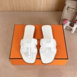 经典白色全包中底 』出厂价P Hermes 爱马仕H拖鞋Oran凉鞋系列 时尚又百搭 超级舒服 每个细节都做到极致 原版丝绒面料 原版1:1独家私模鞋面 原版真