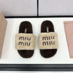高端品质muumuu 2024今年秋冬最火羊毛拖鞋爆款来袭 顶级 品质、完美细节、市场最高版本、你值 拥 原版橡胶 进口皮毛 内里 垫脚:羊毛 Size：35-