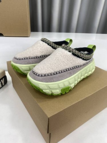 Ugg 24Ss秋冬新品 专柜最新爆款 轮胎底运动羊毛系列 上脚超可爱，塔斯曼轮胎底鞋各种搭配 休闲风 超酷风 甜美，混搭风格 厚底元素不变增加超级聚光的轮胎底