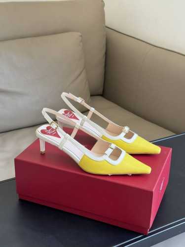 Roger vivier ss24 new arrival～带多巴胺的糖果色系；给人很少女的活力气息漆皮鞋面 羊皮内里 牛皮鞋底size 35-41