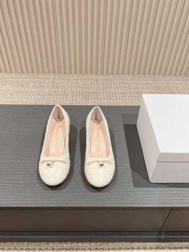 出厂 ，Dior 迪奥 2024新款春夏系列 圆头小珍珠单鞋 原版购入开发！完美还原这款鞋的楦形细节 鞋面进口牛漆皮 内里垫脚细腻小羊皮，看细节实拍认品质，小小