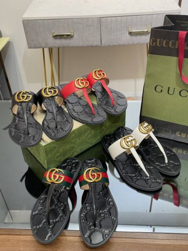 g家古奇新款美耐底福利 冲量特价 Gucci 女士互扣式双G夹趾凉拖 高品质拖鞋 互扣式双G标识是品牌的经典象征元素，源自品牌创始人Gucci的姓名首字母，自此