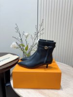 中跟 - 漆皮20 秋冬新款louis Vuitton Lv细高跟短靴 高级感十足！国内外博主刷爆的一款，复古又时髦 上脚美炸了！官网主推款 鞋面：小牛皮 牛漆