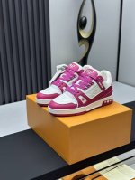 工厂直销 顶级版本 LV-路易威登-经典走秀新款空胶工艺 原版1：1开发复刻！！上脚非常舒适 奢侈用料，做工精细，中底印有欧洲制造英文字母鞋面由意大利进口小牛皮