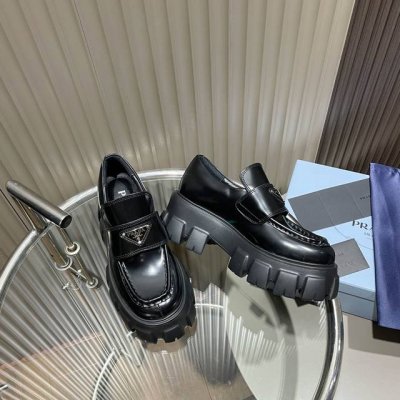 批发直销 批发直销pRADA普拉达经典走秀新品 金属三角logo款永不过时！未来感十足 高端大气的外观 上脚相当惊艳 厚底大大提升了实穿增高性 新系列比之前的更