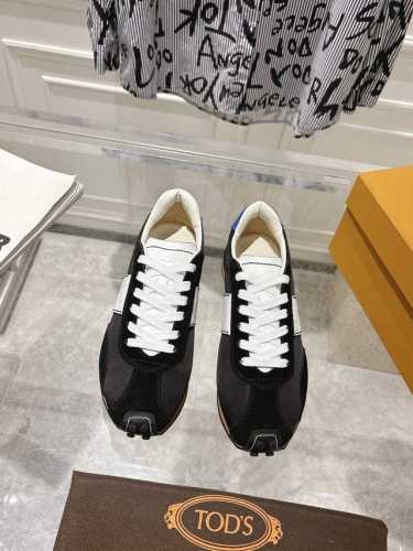 TOD'S2025新款 阿甘鞋 运动鞋在时尚的潮流中，TOD'S 始终以其独特的设计和卓越的品质独树一帜。此次，全新推出的TOD'S 阿甘鞋休闲风新品，无疑是品