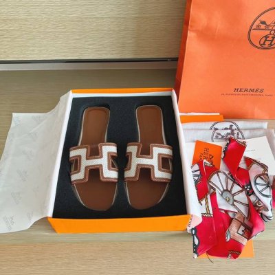 橙子出厂价 Hermes 爱马仕 夏季经典平底h拖鞋 旅游度假沙滩凉拖 面料：拼接布牛皮面 码数：35-42