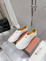 loro piana25春夏新款圆头平底乐福鞋休闲鞋诺悠翩雅Lp奢华品牌 简约高级 低调奢华 随性好穿，舒适度满分设计简约而不失优雅，鞋面干净纯粹，为整体造型增