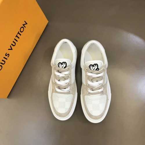 Ouis *Uitto* 新品男士高端休闲运动鞋，选用进口头层牛皮，激光冲孔经典棋盘格图案，头轻质原版大底，耐磨舒适，Monogram 花卉点缀橡胶外底，头层羊