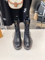 出厂价 Lv #路易威登新款马丁靴切尔西女士靴子～Shopping讲究一个缘分相信你的第一感！巨显瘦上脚显脚小腿细，面料：进口小牛皮 ，内里：水染羊皮，码数35