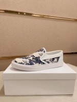 工厂价: 迪奥 Dior 新款休闲运动风男鞋，全新春夏季款设计，完美做工，系带懒人款打造装柜品质，鞋面：进口头层牛皮，羊皮内里柔软舒适，超轻tpu耐磨大底、简约