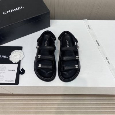 出厂价 顶级品质 Chanel香奈儿小香魔术贴沙滩凉鞋 24Ss 春夏新款！沙滩鞋全网爆爆爆！专柜最新款，上脚依然让我心甘情愿剁手入，人气爆款必须得有它排名，四