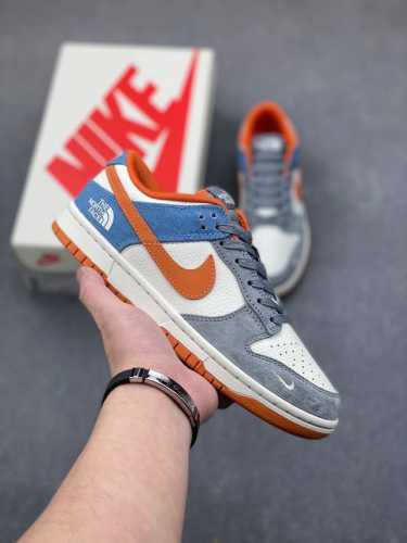 nike sb dunk low“北面联名 白蓝橙钩高端定制 低帮休闲板鞋 定制鞋盒 大厂纯原品质出货 超高清洁度 皮料切割干净无任何毛边 细节完美 货号：cy