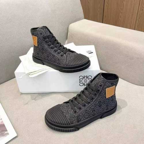 出厂价 高版本loewe罗意威上礼甄选一眼爱上这款阿甘鞋 休闲随性运动鞋拼接的极简风格真的做到极致实在太百搭随便穿搭就可以很高级逛街暴走无压力舒适到让你感觉没穿