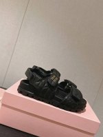 出拖鞋 凉鞋 Miumiu 缪缪 2024春夏新款拖鞋凉鞋 巴黎时装周最新走秀款，舒适度与时髦度并存的开挂全新系列，圆头设计搭配不同风格需求 鞋面：原版定制羊皮