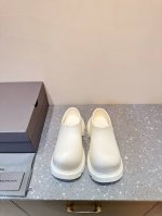 Balenciaga 24Ss 秋冬季 新款 一脚蹬 大头鞋 顶级版本原版开发 极致轻量化！众多国内外一线潮流明星上脚加持！ 时髦又兼具舒适感，上脚还很显白！夏