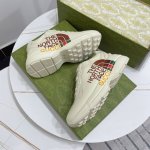 Gucci 顶级版本 老爹鞋系列款GG情侣款老爹鞋，近几年一直火爆；新色更新不断；明星 网红 直播等必定种草打call经典时尚风格，皮面做旧、5D绘图打印；混合