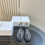 厂价 Dior 迪奥24S新款 平底凉鞋cd扣设计 鞋面采用进口牛皮 内里采用羊皮内里 意大利进口牛皮大底 跟高：平底 码数：35-39 40 41定做