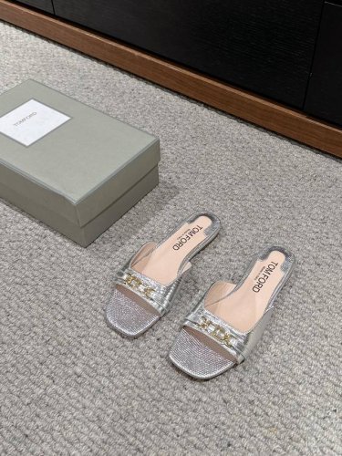 顶级品质 Tom Ford Ss24 New Arrival～ 2024春夏新品｜罗马平底凉拖鞋 Tom Ford 是一个奢华 时尚摩登品牌！ 设计风格大胆，奢