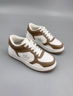 代购级 alo25s 春夏新款 拼色小白鞋厚底舒适休闲款alo比耐克更懂女生！上脚超级百搭！而且超级舒适！是厚底款但是上脚一点都不沉重！非常轻便！套上袜套搭配更