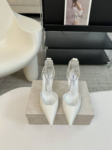 Jimmychoo 周仰杰 是一个非常全面之尊贵时尚生活品牌 香港,美国等大时尚博主及明星的同款表带女士高跟凉鞋系列。 澳大利亚尖头镶珍珠系列、水钻系列简直是美