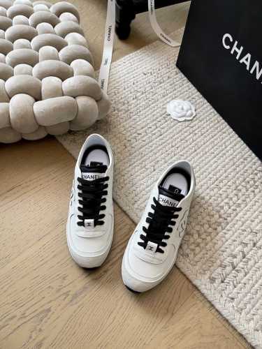Chanel 25P早春新款德训鞋！顶级版本！抢先发售黑白两色都非常好看！ 上脚非常舒服日常通勤运动完全没问题 鞋子非常轻不累脚鞋面羊皮 原版大底 码数：34-