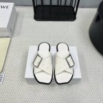 出厂： 独家顶级版本 LOEW*罗*意威25vs 春夏最新爆款系列 皮带扣平底单鞋 24年意大利顶级设计师，最新元素鞋跟设计，好看到仙女落泪，情人节限定款，鞋带