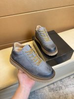 高邦 独家首发 Ugg～独特现代风运动鞋。专柜代购休闲鞋 意大利进口原版皮 拒绝脱色磨脚 鞋底：原厂特供原版底，上脚轻盈，真毛 超酷 系带走路都带风风格设计 超