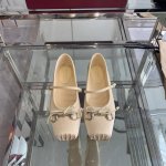 Gucci 古驰 芭蕾鞋 2025早春系列芭蕾鞋 就说今年是芭蕾鞋大年，Gucci 2025早春系列的芭蕾鞋也火了！小方头设计+经典马衔扣，在精致、优雅中又带着