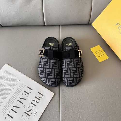 出厂： Fendi 芬迪 2025顶级专柜 早春新款 官网上新 Ff时装周新系列 芬迪 Off 包头拖 Ff拖鞋 Fendi拖鞋 Fendi鞋控 小红书热搜新款