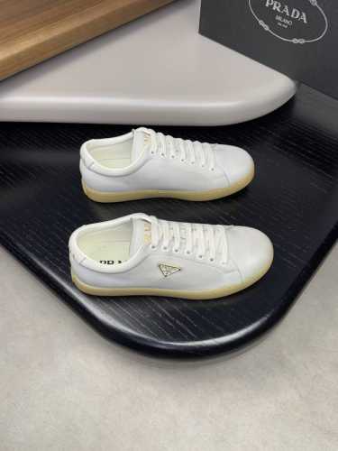 prada 普拉达 -高端品质 原单休闲运动鞋 -鞋面：纳帕小牛皮.做旧工艺、鞋身.后跟车缝品牌logo图腾 -内里：水染牛皮 -大底：超轻tpr 橡胶；成型大