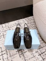Prada 普拉达 25ss早春新款 绝美方头平底玛丽珍鞋时尚界久违的极简之美 经典时尚配色 毫不费力的优雅风来袭 时髦 精致 绝美 方头开边珠外穿时尚气质简约