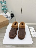 出厂 高版本 Ugg经典雪地靴系列，羊皮毛一体 时尚潮流，百搭，保暖又舒适， 不畏严寒 羊毛 大底：原版大底 码数：35-41码