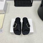 出厂： 独家顶级版本 LOEW*罗*意威25vs 春夏最新爆款系列 皮带扣平底单鞋 24年意大利顶级设计师，最新元素鞋跟设计，好看到仙女落泪，情人节限定款，鞋带