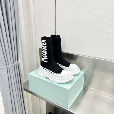 顶级版本 #麦昆 麦昆飞织袜靴 秋新款 Mcqueen Graffiti针织tread Slick靴 鞋子独特的个性设计，增高瘦腿，瘦腿神款，上脚超有风范#麦昆