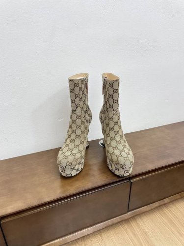 短靴 长靴 顶级版本gucci 古驰24 Aw秋冬新品gg老花防水台高跟靴 强烈推荐气质十足的女王范最优雅的欧美风格高跟鞋此单品犹如艺术品一般，带有高雅不失轻奢