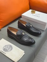 商品名称：Versace 范思哲 正规码数: 38-44 西装鞋 商品材料：精选 进口牛皮鞋面，柔软羊皮内里；原厂大底。